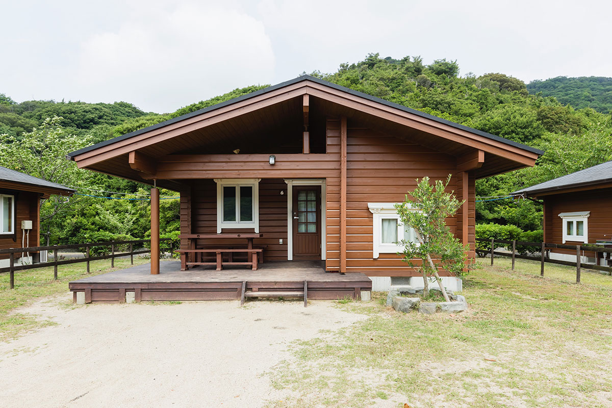 浴室付きやペットOKなど多彩なコテージでお過ごしください。